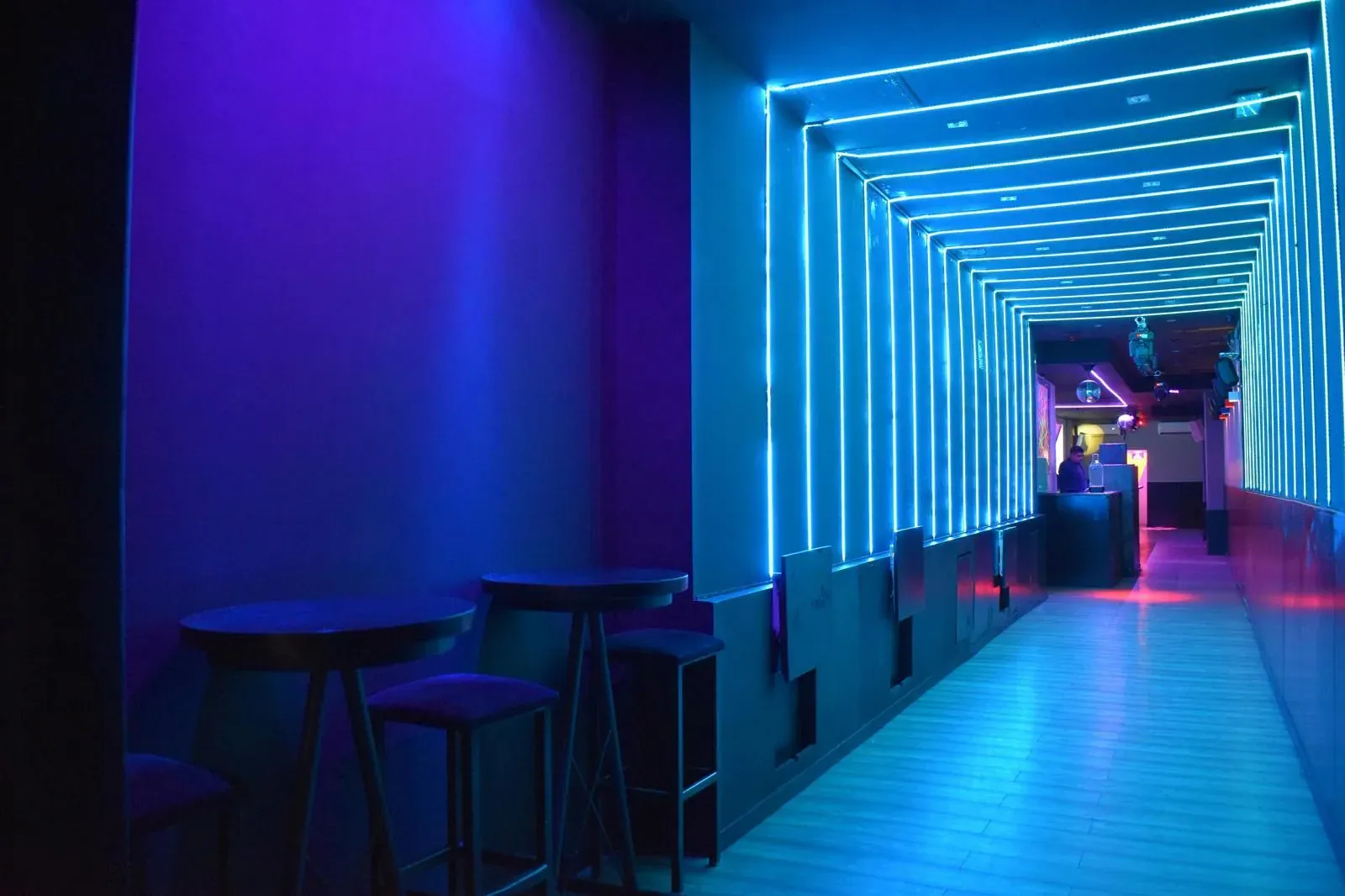 Sala Berlin de NexoVenues, 280 m² para 120 personas, con su corredor LED