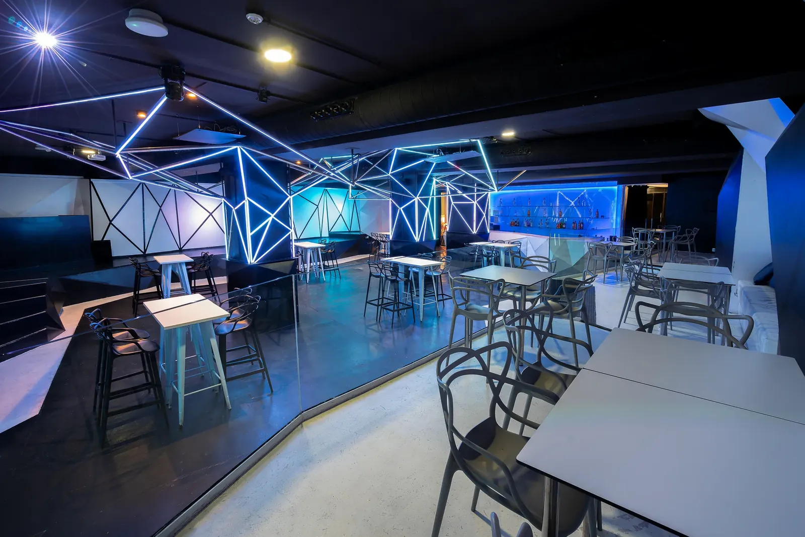 Sala Singapore de NexoVenues, 750 m² para 350 personas, montada en formato cóctel