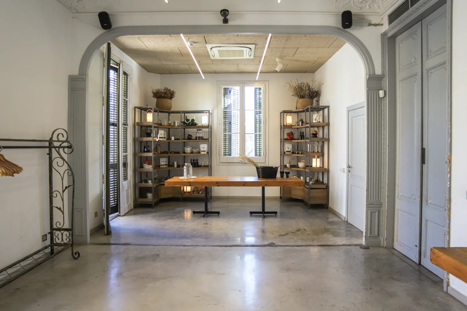 Sala Barcelona de NexoVenues, 180 m² para 80 personas, con cocina vista
